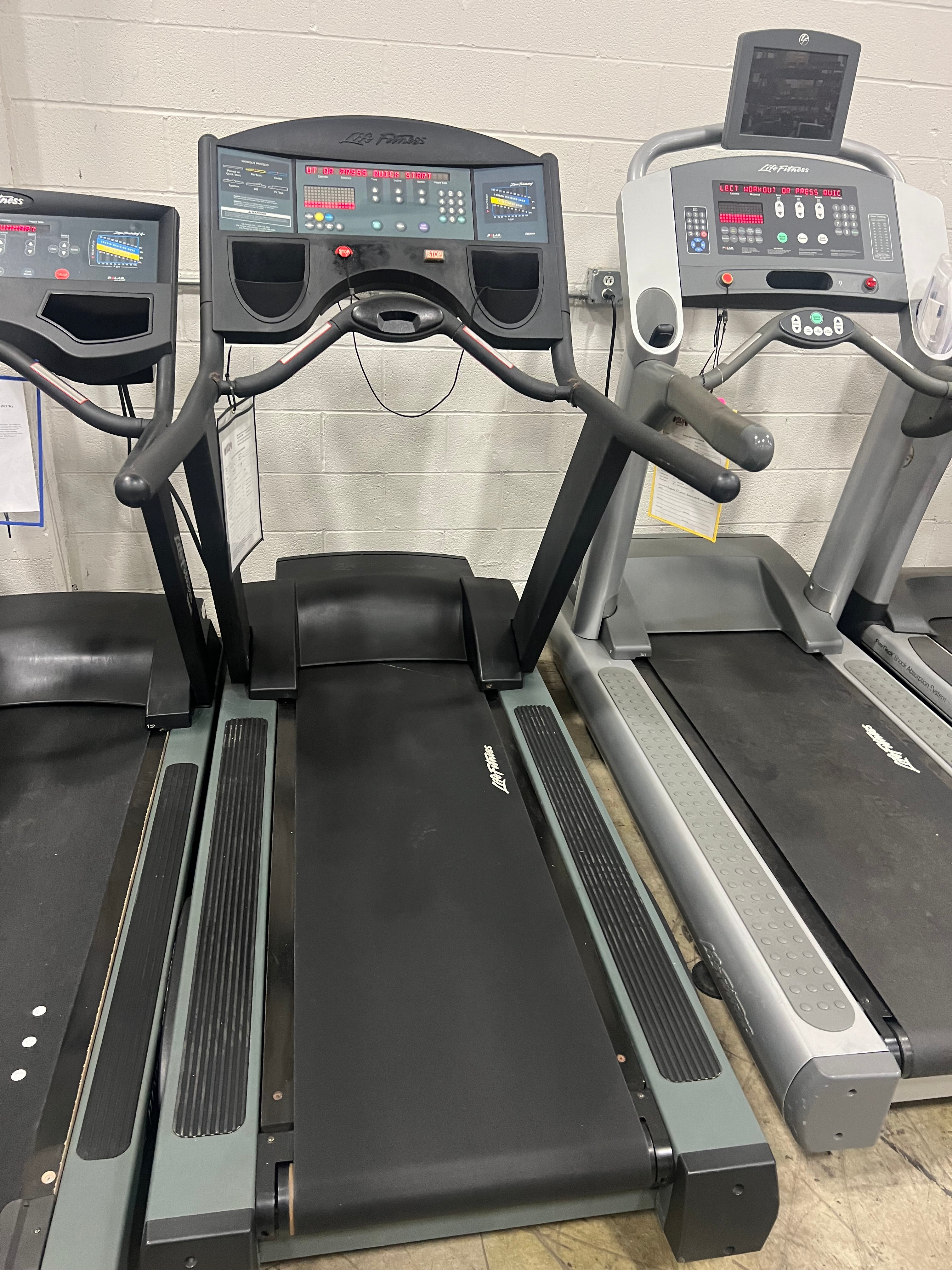 Life Fitness, Life Fitness 9500HR Treadmill - USED